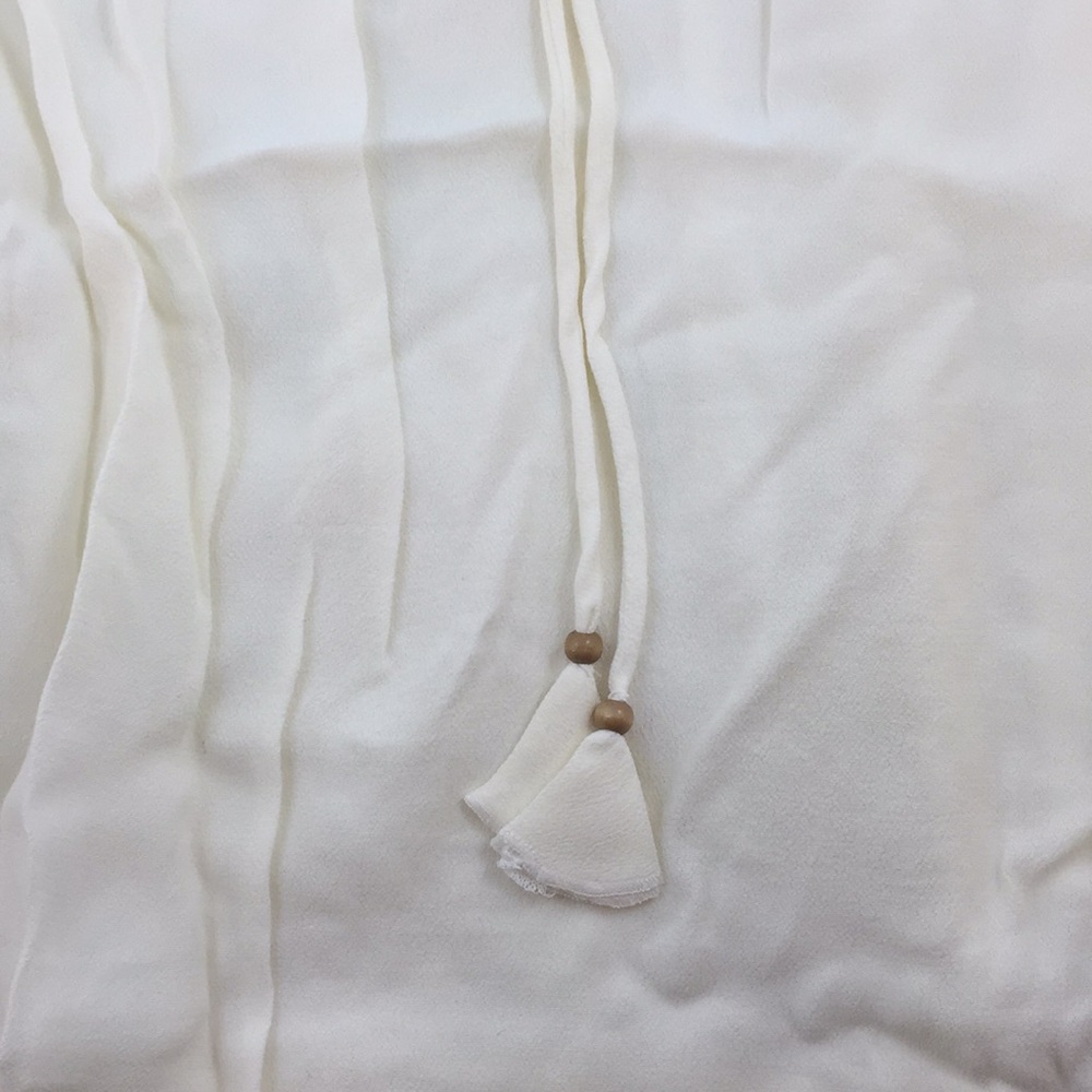 HALE BOB DELICATE & SLIGHTLY SHEER OVERSIZED OFF-WHITE LACY DETAIL BOHO TOP - Picture 4 of 6